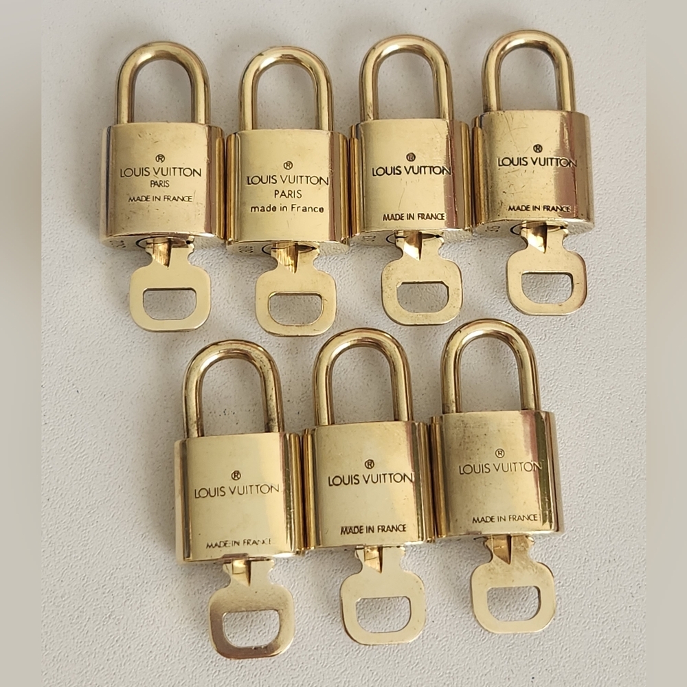 ONE Louis Vuitton Gold Padlock with Key - Picture 2 of 2